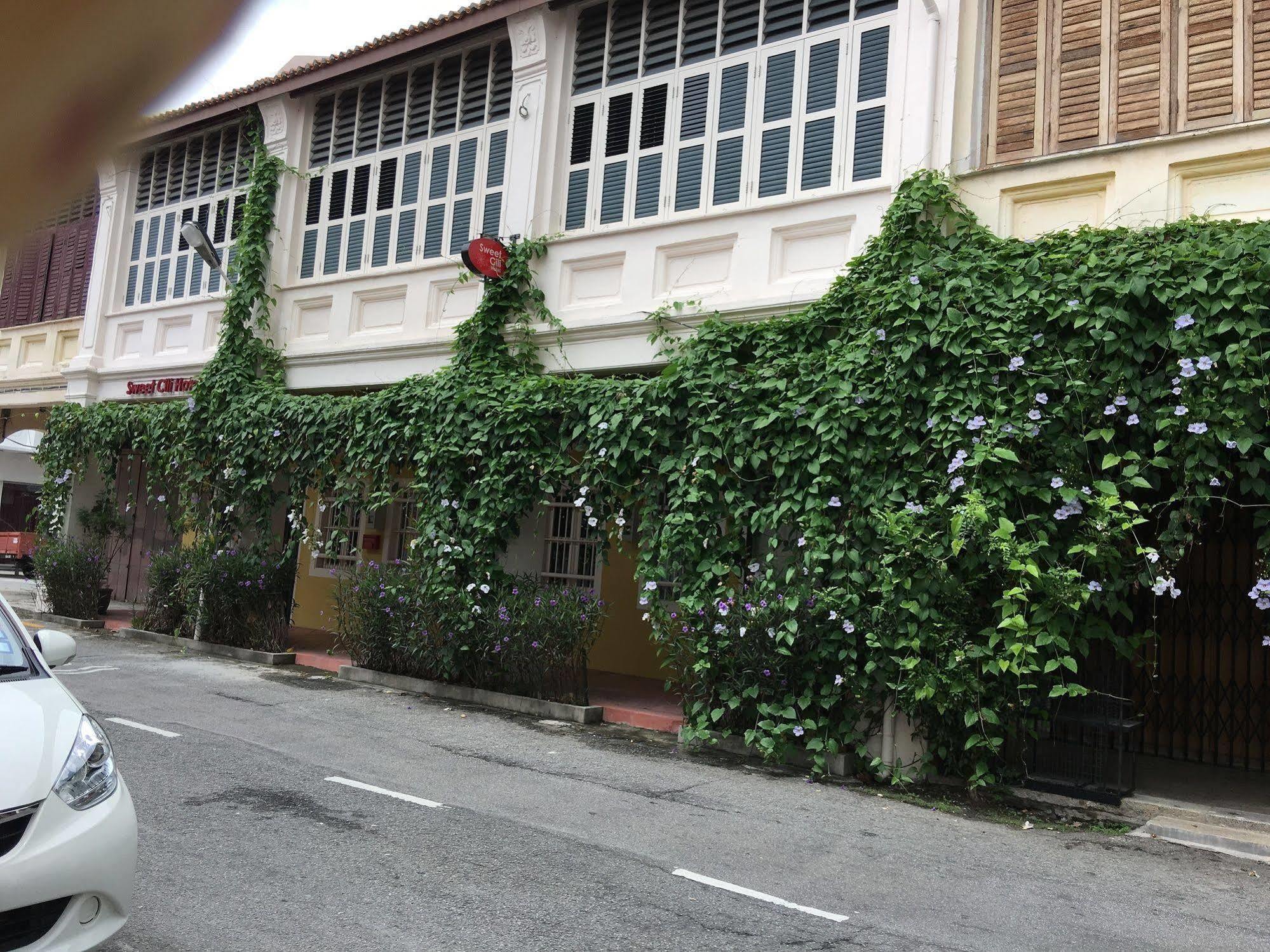 Sweet Cili Boutique Hotel George Town Exterior photo