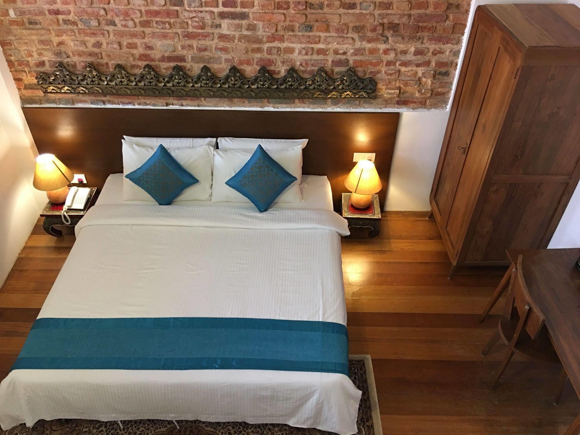 Sweet Cili Boutique Hotel George Town Exterior photo